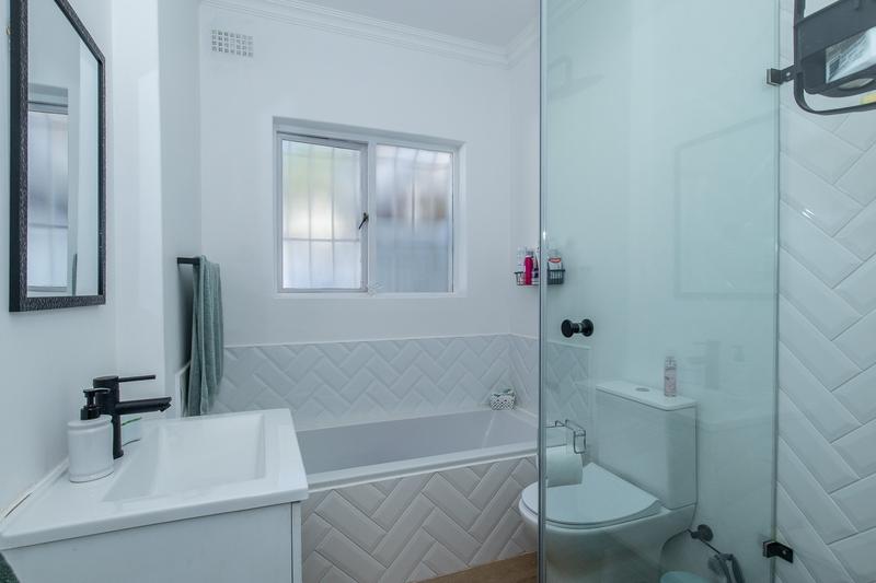To Let 4 Bedroom Property for Rent in Constantia Western Cape